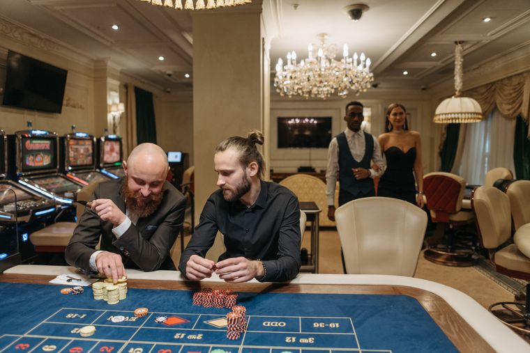Roda roulette elegan — ilustrasi cashback mingguan